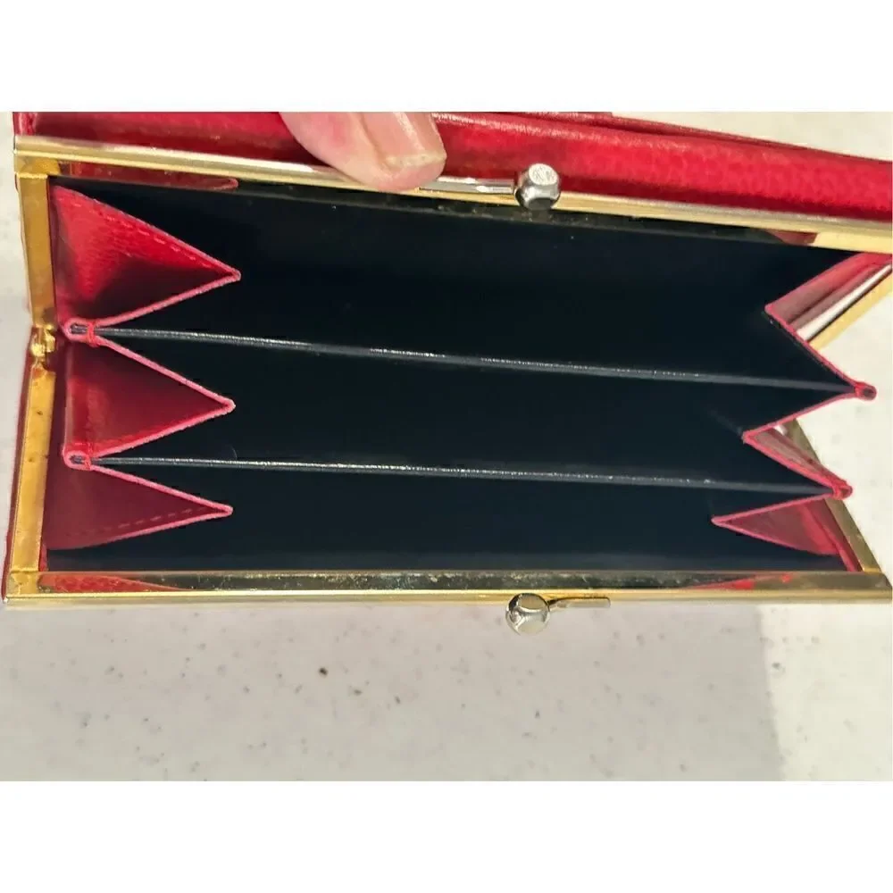 Carre Royal Women's Leather Trifold Kiss Lock Wallet Red